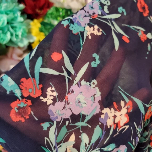 Plus Size Floral Mesh Tye Back Top - Picture 4 of 5